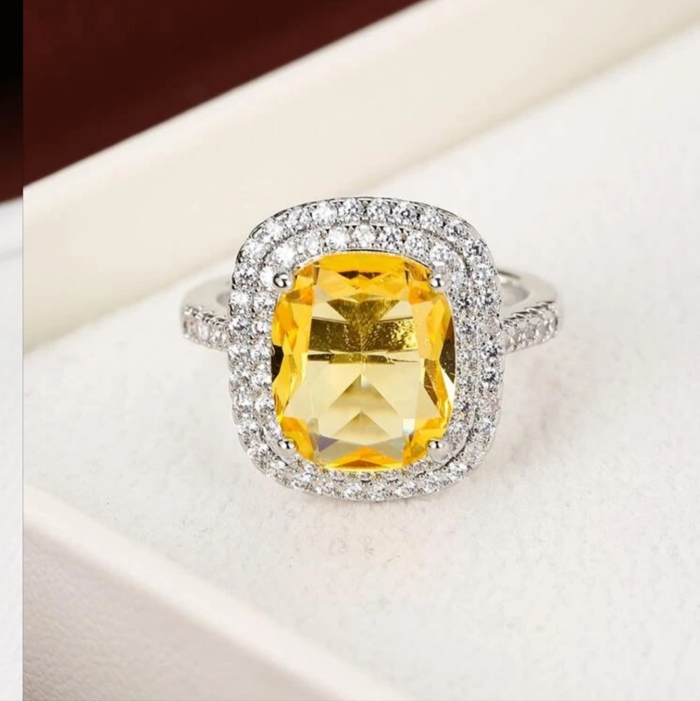 💛💛NEW💛💛WOW!! WHAT A BEAUTY!! YELLOW CZ SQUARE Ring